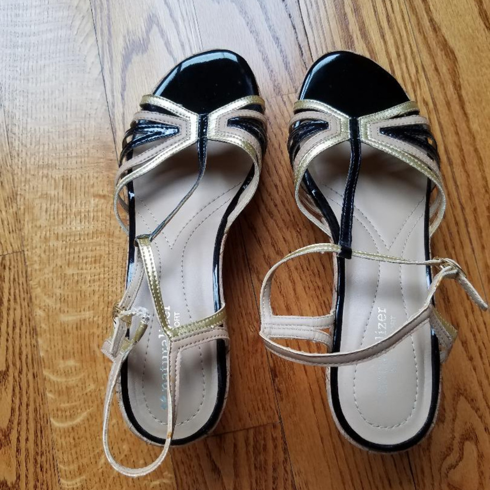 Naturalizer Black and Gold Wedge TStrap Sandals 8W